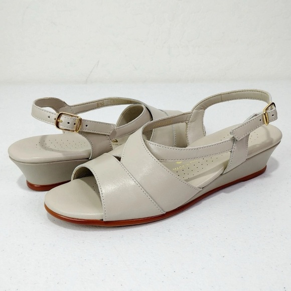 SAS Caress Bone Tripod Comfort Leather Wedge Sandals Size 8M Pre-Owned - Picture 1 of 7